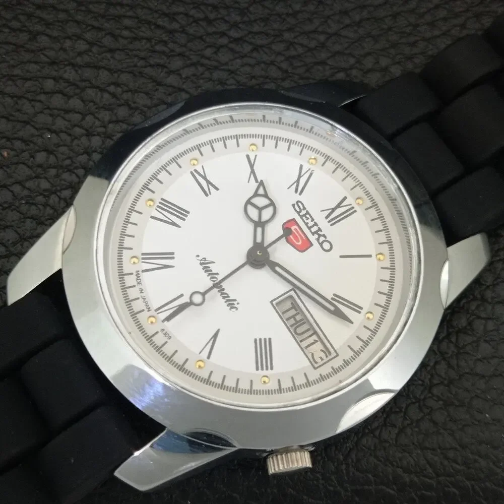 Vintage 1973 Seiko Automatic Mens Silver Watch W/daydate & White accents